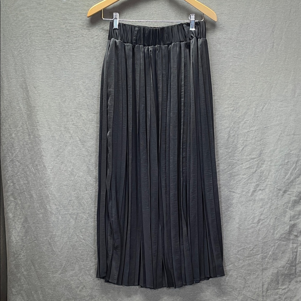 Gibson Latimer Dark Gray Pleated Maxi Skirt‎